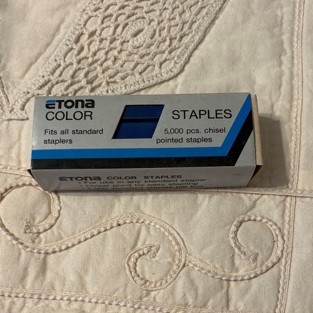 Etona Color Staples 5000 pcs aprox.